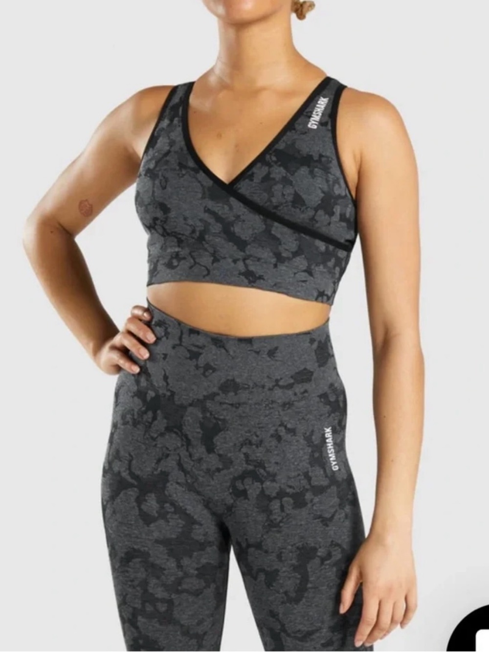 Gymshark Adapt Camo Seamless Sports Bra Black- size L